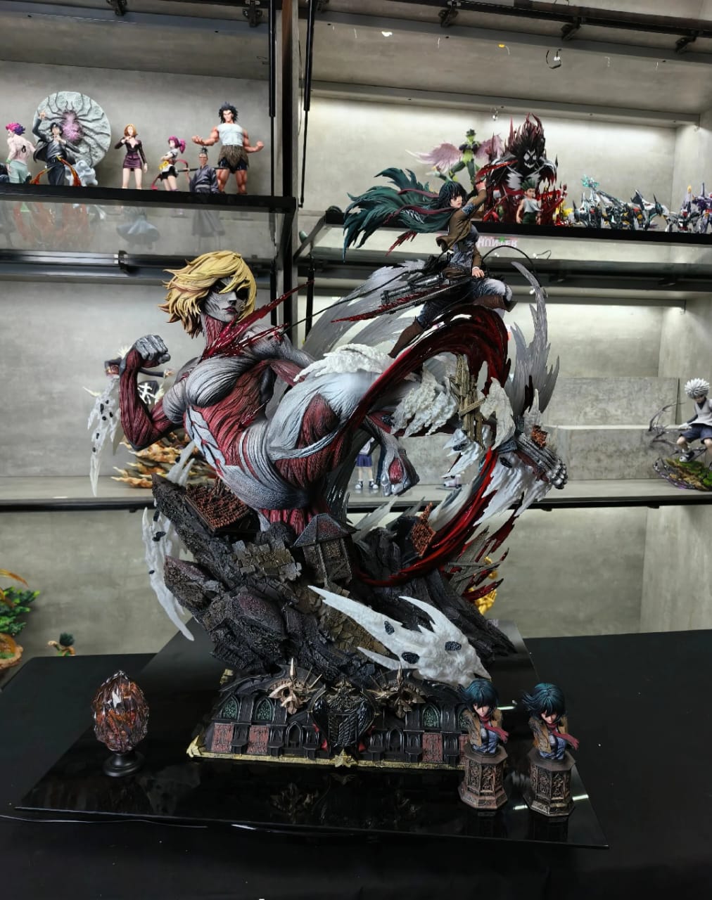 Hertz Studio - Mikasa vs Female Titan  ( in Stock )
