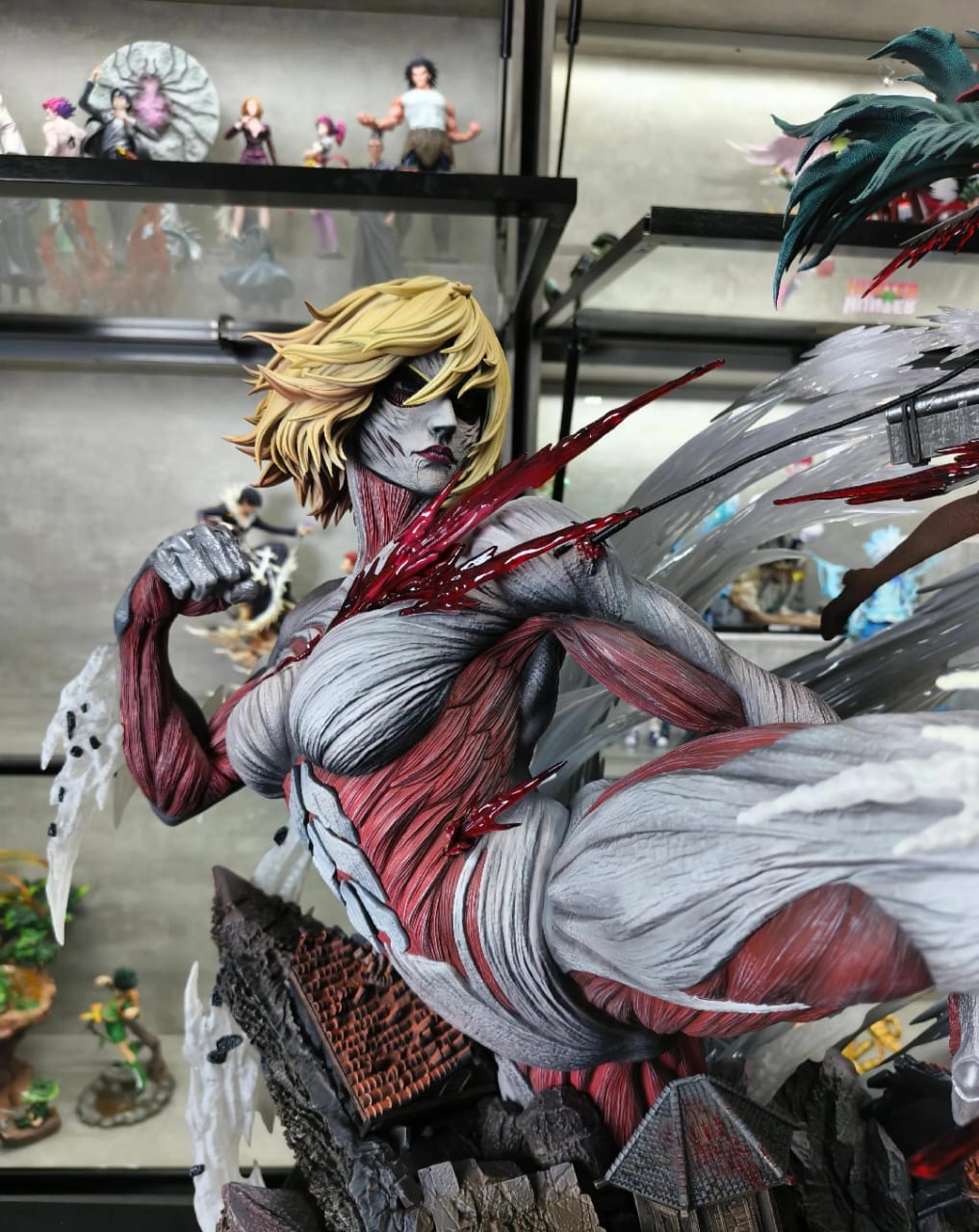 Hertz Studio - Mikasa vs Female Titan  ( in Stock )